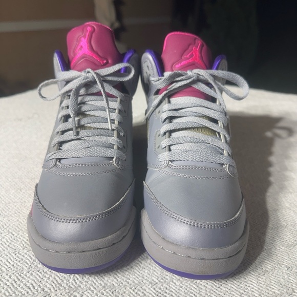 Jordan 5 Retro
Cement Grey Pink (GS) Sneakers - Picture 3 of 8